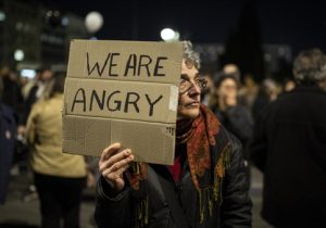 اعتراض کارگران یونانی به وضعیت ناایمن کار پس از حادثه قطار