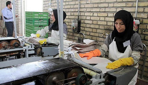 زنان کارگر محروم از «دورکاری»/ وزارت کار از زنان حمایت نمی‌کند