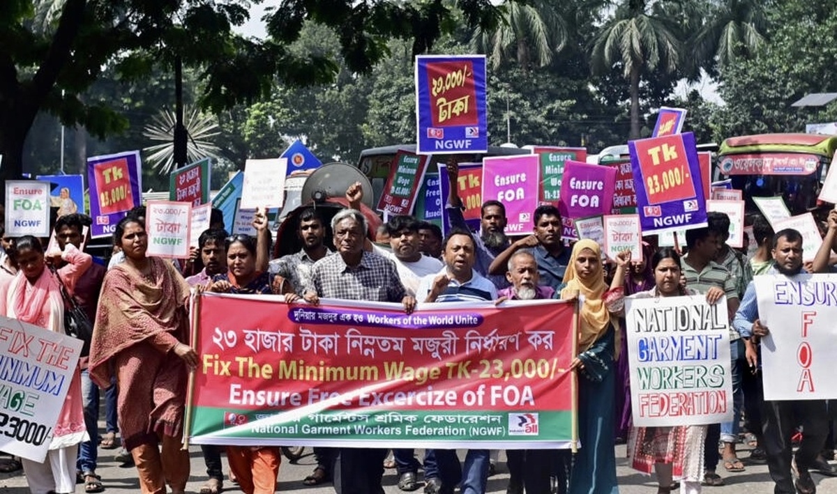 قتل دو کارگر بنگلادشی در جریان سرکوب تظاهرکنندگان/ کارگران برای دفاع از قانون حداقل دستمزد آمده بودند