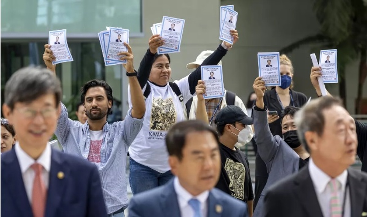 اعتراض کارگران رستوران‌های زنجیره‌ای کره‌ای علیه مدیرعامل