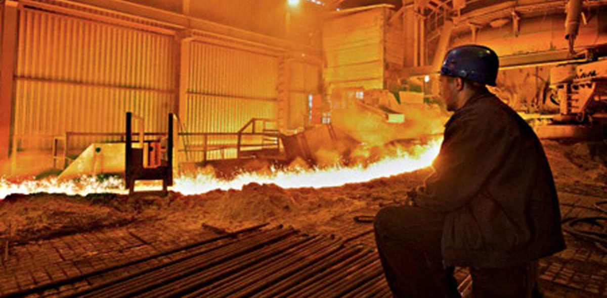 کارگران فولاد خزر همچنان در انتظار تعیین تکلیف مالکیت