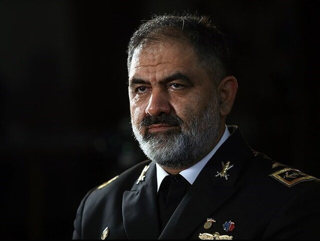 امیر دریادار ایرانی:نیروی دریایی ایران در آب‌های بین المللی حضوری موفق و مقتدرانه دارد