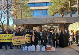اعتراض اهالی شهرک کارگر‌نشینِ جوپارستان کرمان به نداشتن آب آشامیدنی