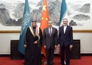 نشست مشترک ۲ دیپلمات ارشد ایرانی و عربستانی با وانگ یی