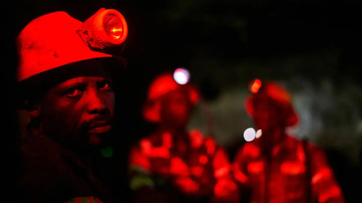 اعتصاب دو هزار معدنچی آفریقای جنوبی در زیر زمین
