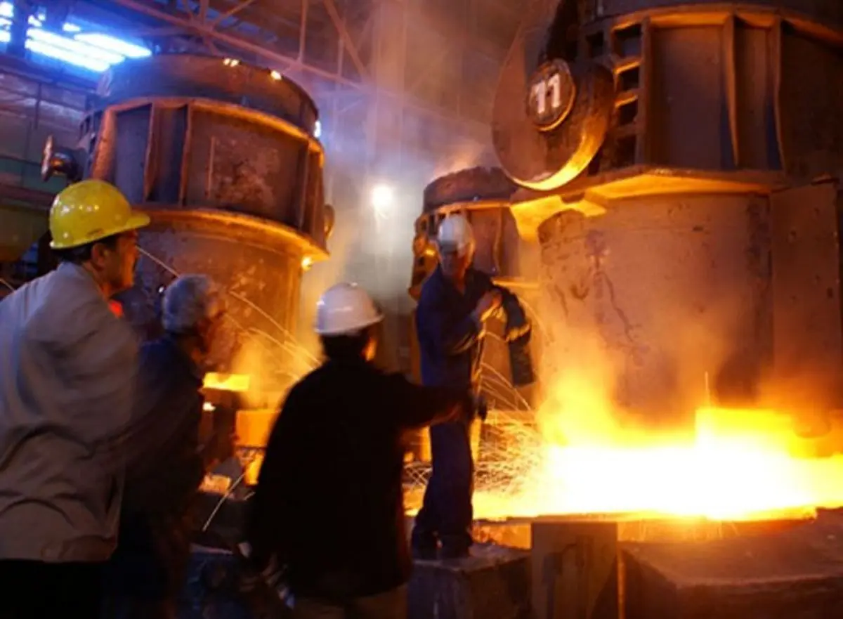 کارگران فولاد آرمان شفق به مطالبات خود نرسیدند/ توقف موقت کار در کارخانه