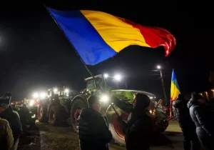 کشاورزان و کامیون‌داران رومانی به کاروان اعتصابی اروپا پیوستند/ جاده‌ها با تراکتور و کامیون‌ها مسدود شدند