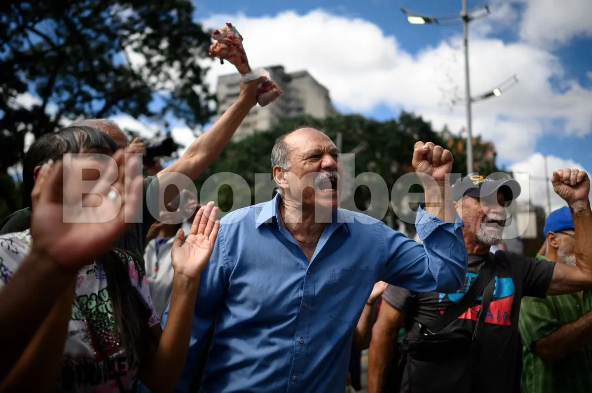 پیوستن کارکنان دولت در ونزوئلا به بازنشستگان در اعتراض به تورم
