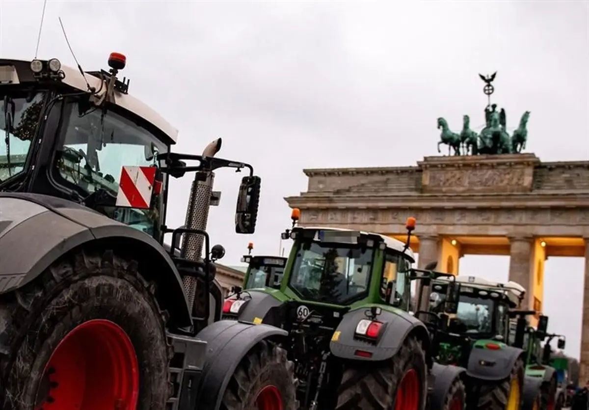 حمایت دولت آلمان از اوکراین از طریق حذف تعرفه واردات و یارانه، کشاورزان و کارگران حمل و نقل را به اعتصاب کشاند