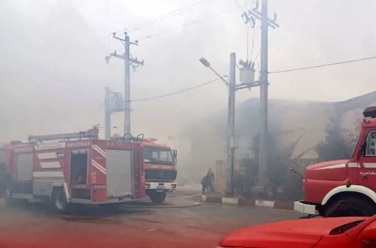 آتش‌ سوزی انبار کارخانه «ایتال فوم» بدون تلفات جانی مهار شد