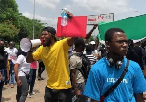 اعتراض خیابانی کارگران و دانشجویان نیجریه به گرانی نان و بنزین