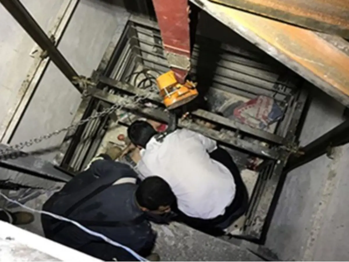 مصدومیت کارگر ساختمانی بر اثر سقوط در چاهک آسانسور