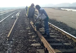پاداش روز کارگر کارگران نگهداری خطوط راه‌آهن اراک پرداخت شد