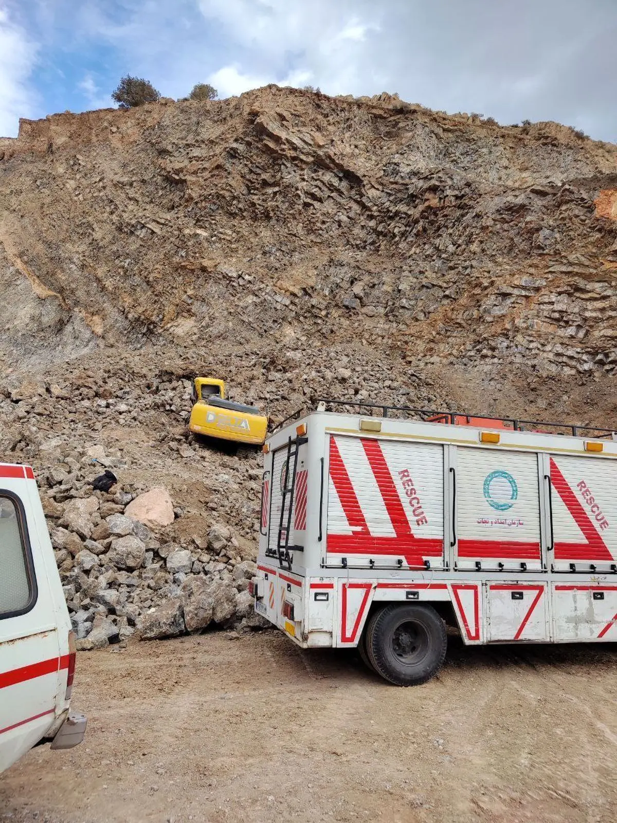 مرگ یک راننده بیل مکانیکی در معدن سنگ وآهک «کرماک» رودبار