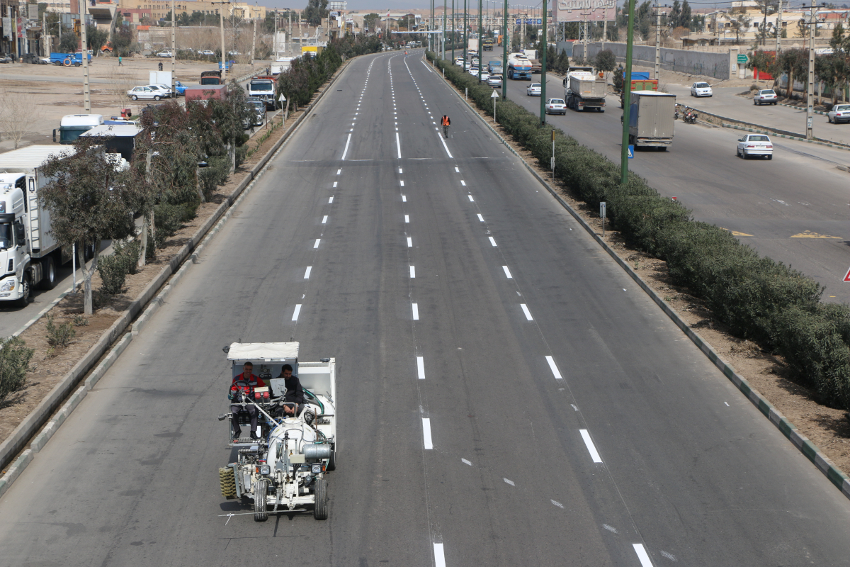 اجرای ۶۰۰۰ متر خط‌کشی ترافیکی دوجزئی در بلوار شهید خداکرم قم