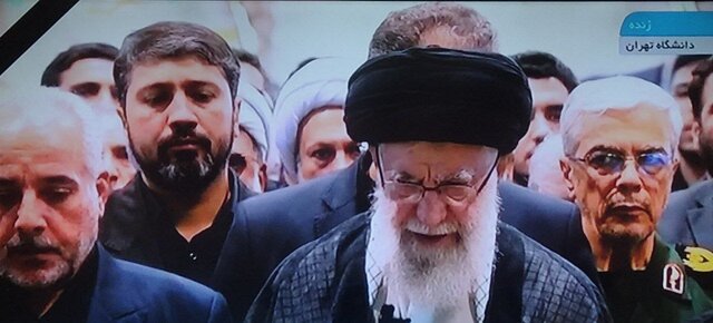 حضرت آیت الله خامنه‌ای وارد دانشگاه تهران شدند