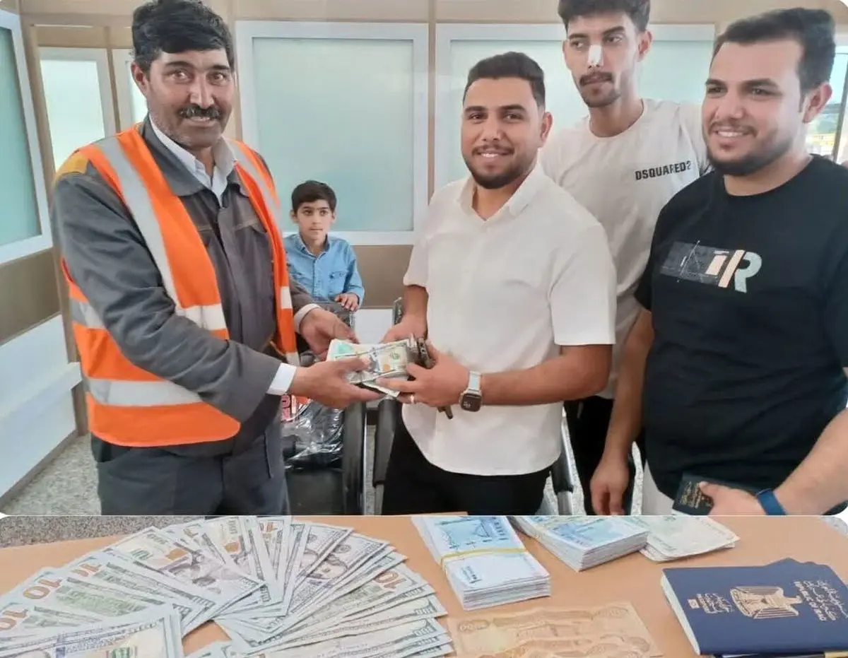 کارگر فرودگاه مشهد، کیف پول ۷۰۰ میلیونی را به صاحبش بازگرداند