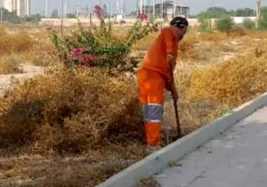 روزگار سخت کارگران شهرداری ایرانشهر: جدال با گرما با ۴ ماه حقوق معوقه