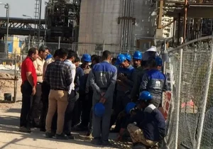 تجمع کارگران پیمانکاری پتروشیمی اصفهان در اعتراض به معوقات مزدی